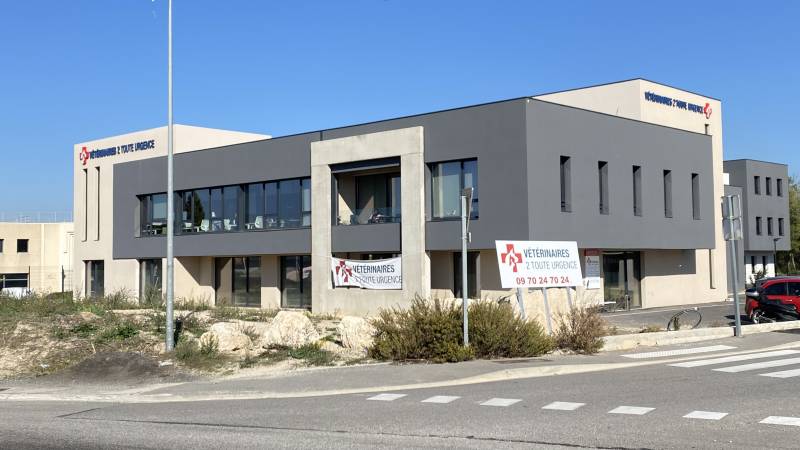 Fabrication d'enseigne Vétérinaire 2 toutes Urgences à Aix