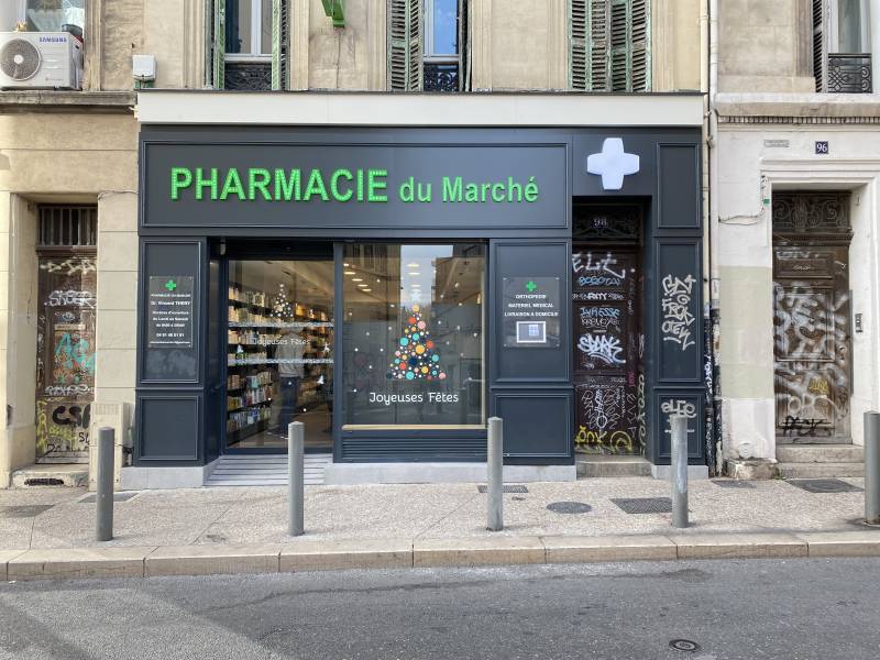 Fabrication d’enseigne pour la Pharmacie du Marché à Marseille 13001