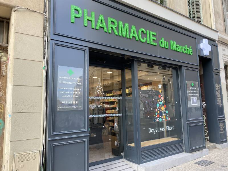Fabrication d’enseigne pour la Pharmacie du Marché à Marseille 13001