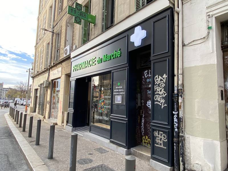 Fabrication d’enseigne pour la Pharmacie du Marché à Marseille 13001