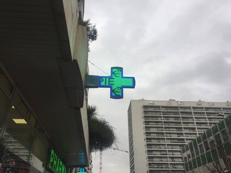 croix de pharmacie à diodes